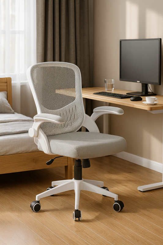Chaise de bureau ergonomique avec dossier en maille, assise réglable et accoudoirs relevables